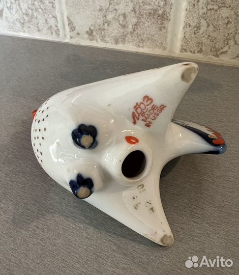 Фарфоровая статуэтка Петушок-солонка