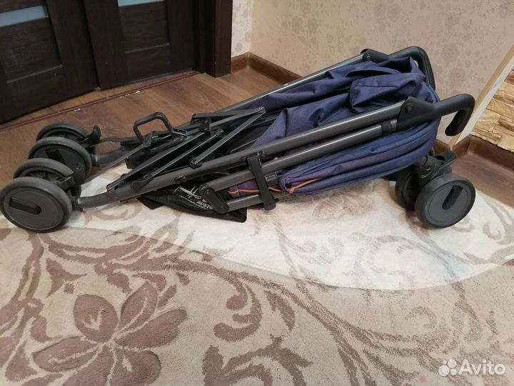 Прогулочная коляска в хорошем состоянии