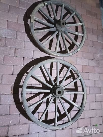 Старинные колеса от телеги