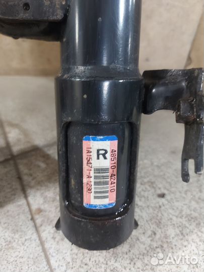 Стойки и амортизаторы RAV4 комплект оригинал