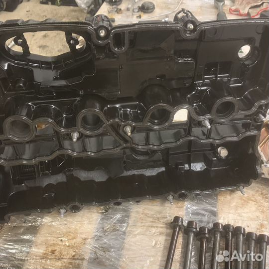 Клапанная крышка BMW 5 G30 B48B20 B46