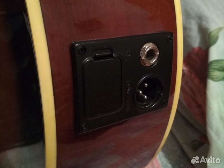 Электроакустическая гитара Washburn cтюнером