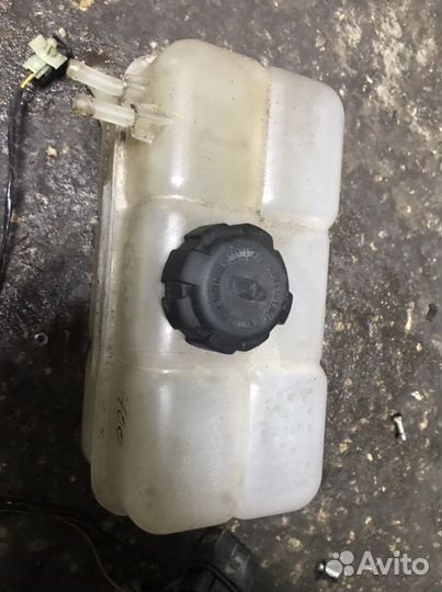 Расширительный бачок LADA Priora 1