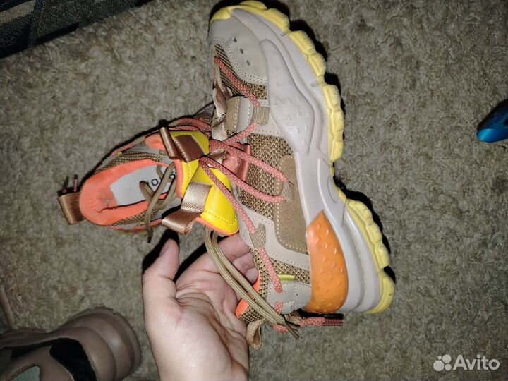 Кроссовки женские