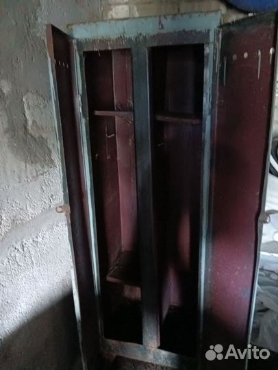 Шкаф металлический для одежды двухстворчатый