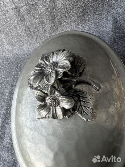 Шкатулка, ваза с крышкой из олова