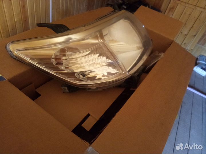 Передняя фара хайлюкс оригинал