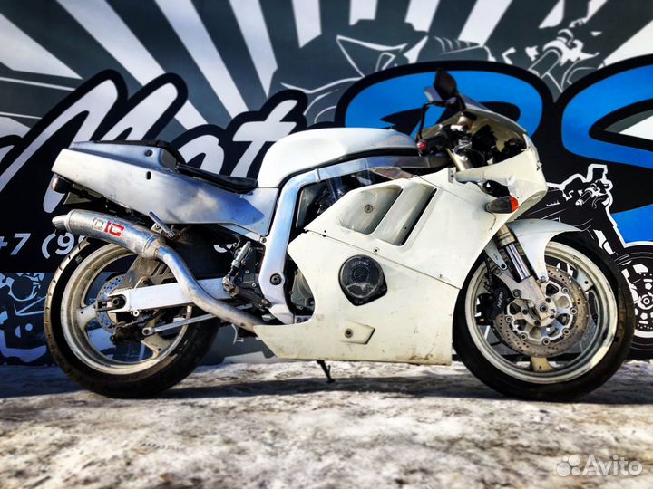 На разборе Suzuki GSX-R400R (GK76A) 90 - 95г