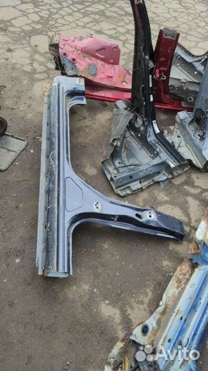 Порог левый Mazda3 BK2007