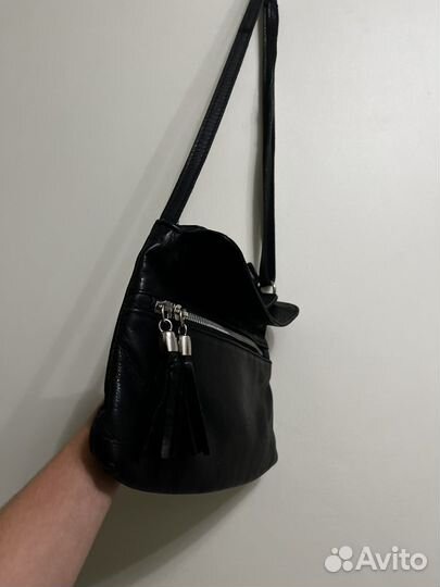 Черная кожаная сумка кроссбоди базовая