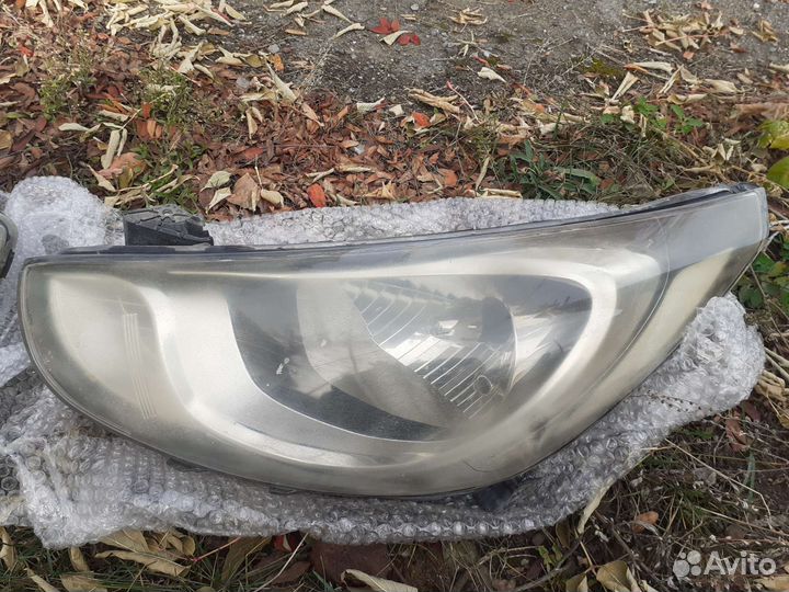 Фары передние на hyundai solaris 1 левая и правая