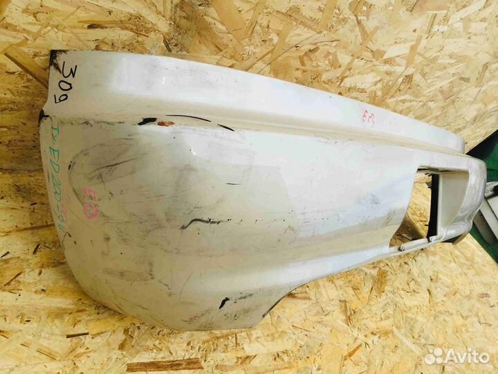 Бампер задний Toyota Carina ED T200 Белыйцарапины