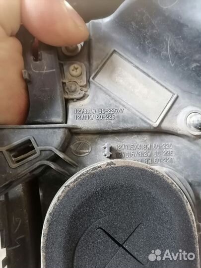 Задний левый наружний фонарь lexus lx570