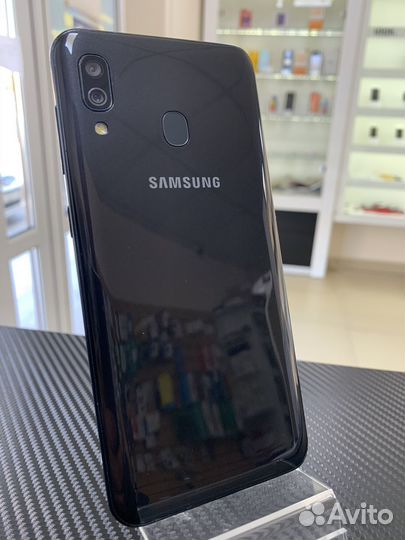 Телефон Samsung a30 3/32gb отличное состояние