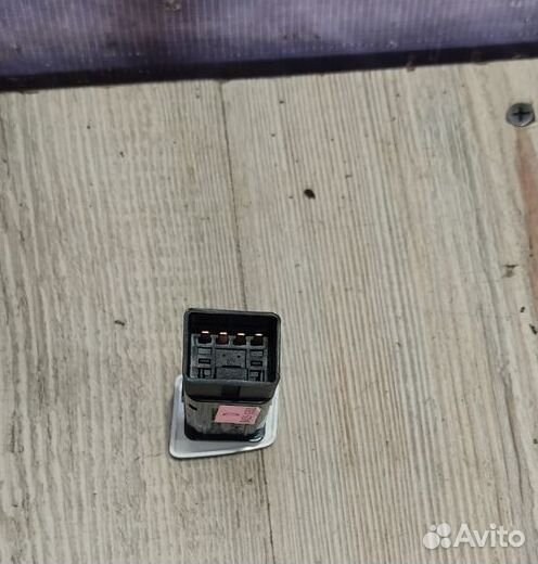 Кнопка многофункциональная Kia RIO 2 Лев