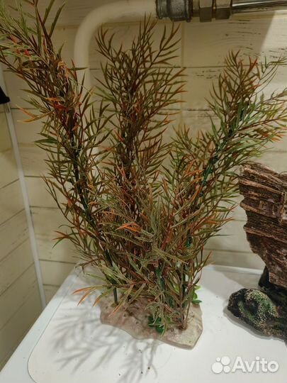 Аквариум с украшениями