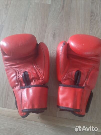 Боксерские перчатки