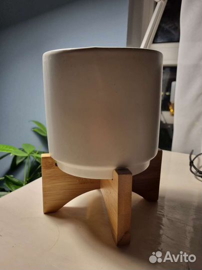 Кашпо для цветов на подставке керамика D-15