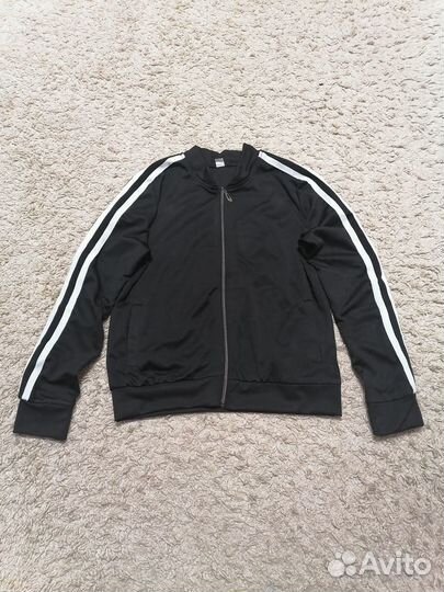 Продам совершенно новый спортивный костюм 48размер