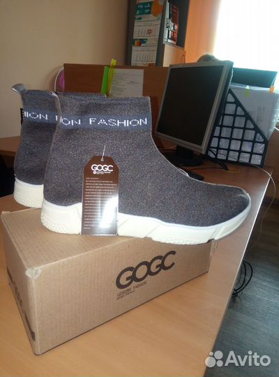 Кроссовки женские 38