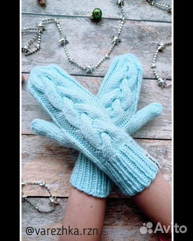 Варежки голубые ручной работы