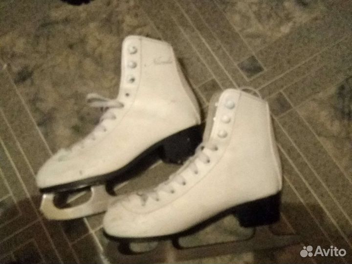 Коньки фигурные Nicole