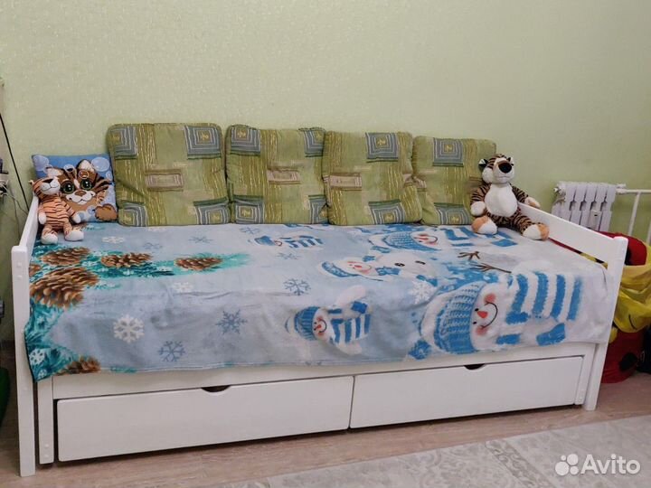 Выдвижная кровать для двоих детей из дерева