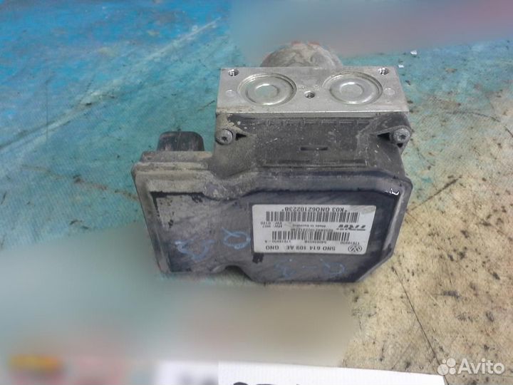 Блок ABS (насос) Audi Q3 2012