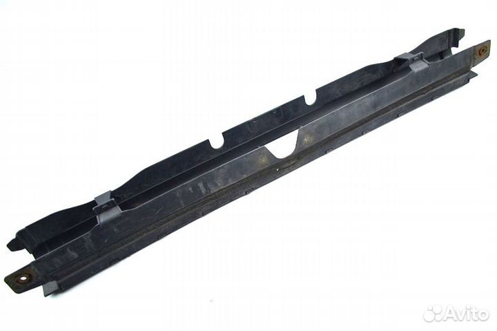 Пластиковая накладка под лобовым стеклом средняя ч