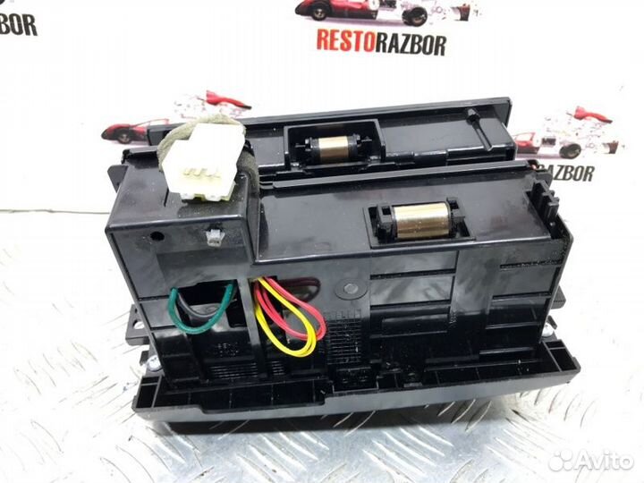 Бардачок центральной консоли Kia Sorento 1 2006