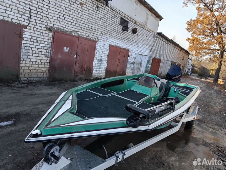 Американский катер для спортивной рыбалки