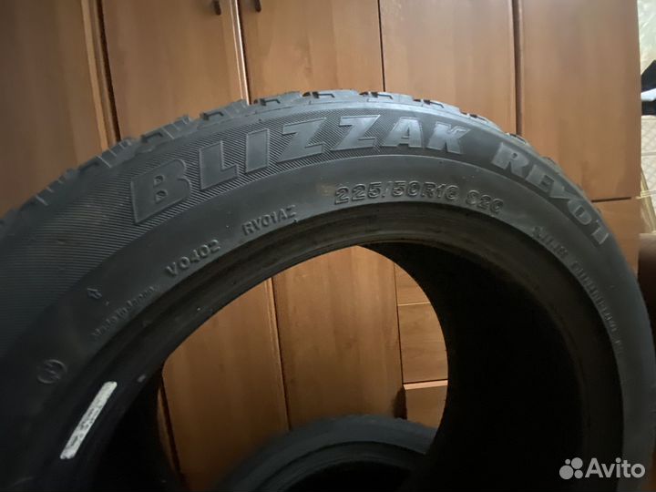 Bridgestone Blizzak Revo1 225/50 R16 92Q