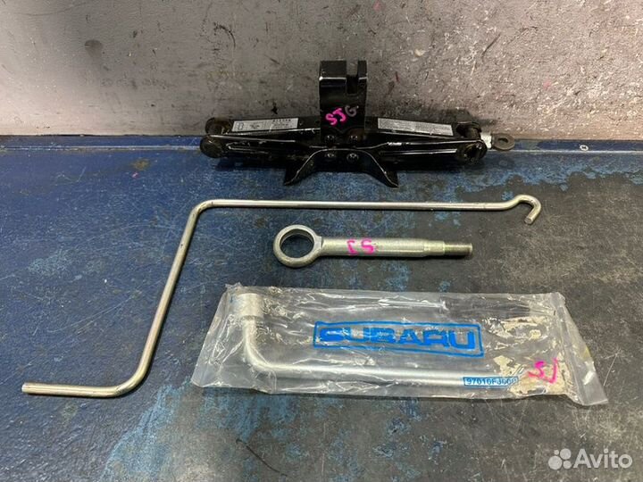 Домкрат Subaru Forester SJ