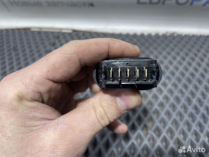 Кнопка стеклоподъемника Nissan Almera (G15) 2013-2018