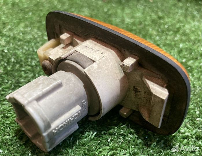 Повторитель передний Nissan Maxima