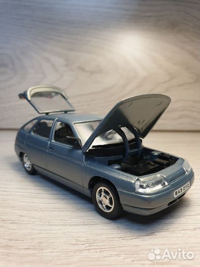 Модель автомобиля ваз 2112 серебро