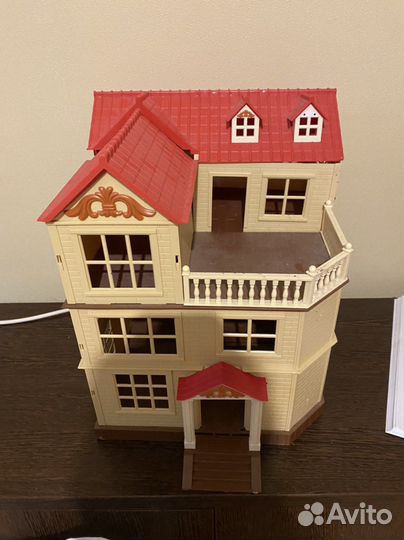 Домик кукольный