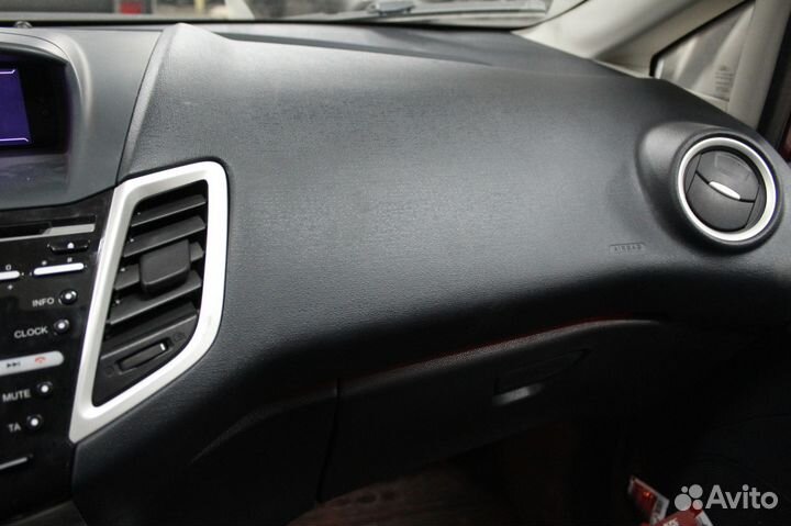 Торпедо передняя панель на Ford Fiesta