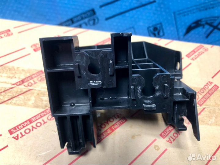 Кронштейн бампера задний левый Lexus Lx 570