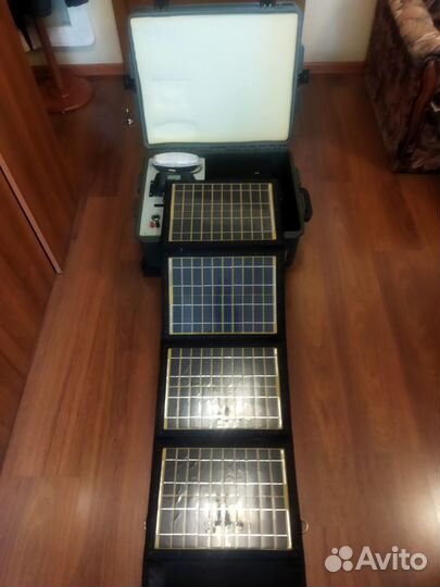 Зарядная станция 12 V на солнечной батарее в кейсе