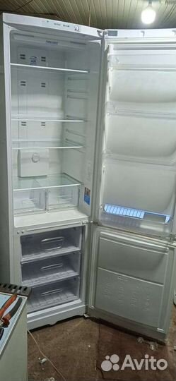 Продаю большой двухкамерный Холодильник