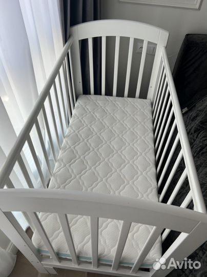 Детская кроватка с поперечным маятником и матрас
