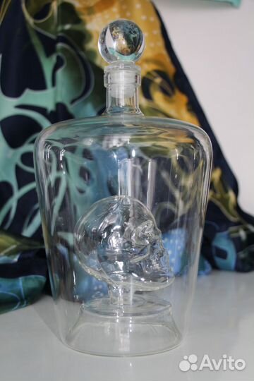 Штоф стеклянный с черепом