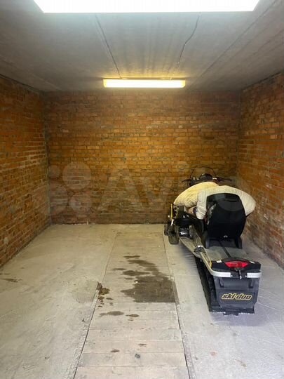 Гараж, > 30 м²