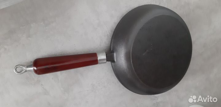 Новая сковорода чугунная 22см