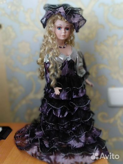 Коллекционная фарфоровая куколка 40 см из Европы