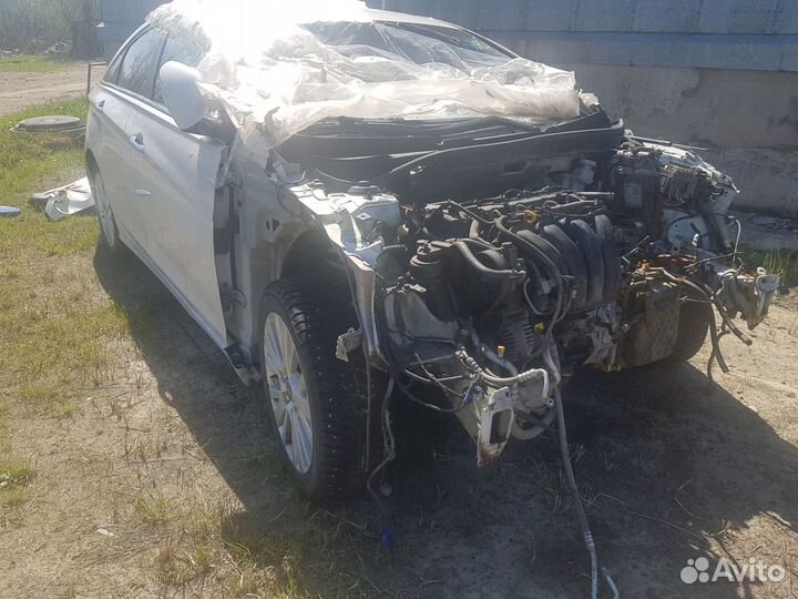 Hyundai Sonata 2.0 AT, 2011, битый, 70 000 км