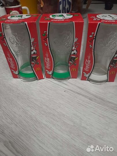 Стаканы кока кола и макдональдс