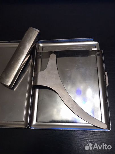 Портсигар и зажигалка