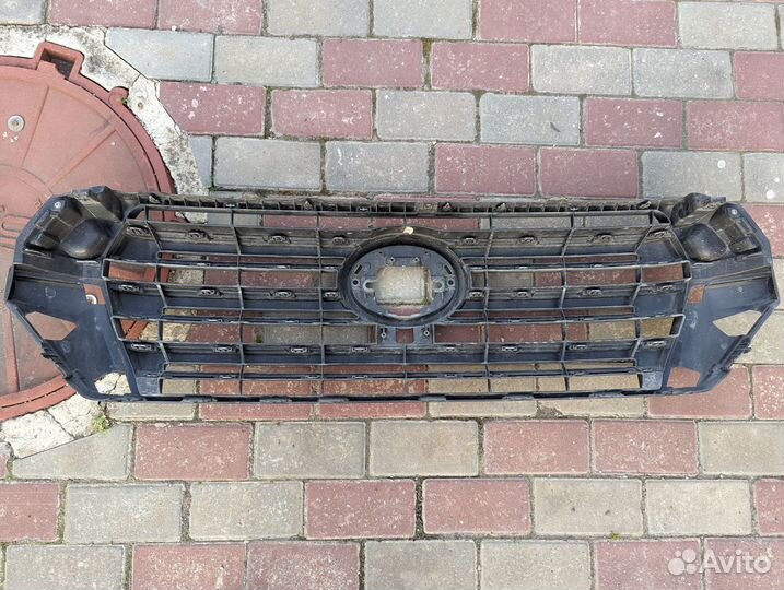 Решетка радиатора Toyota Land Cruiser 200